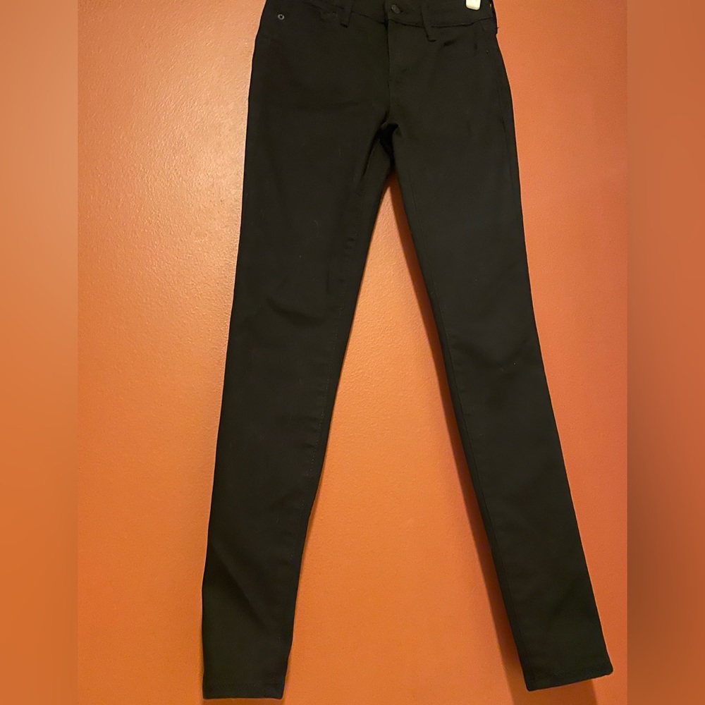 NWOT Old Navy Rockstar super skinny jeans in black
